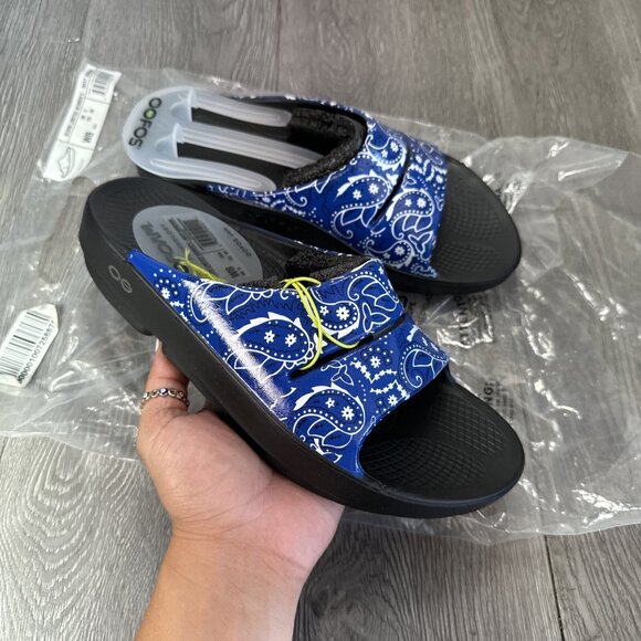 $79 Oofos SZ 6 Ooahh Limited Edition  Slide Sandals Blue  Bandana PRISTINE